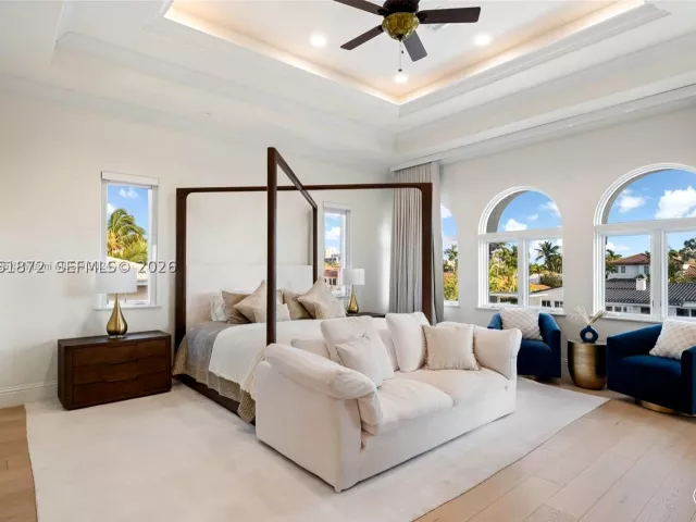 6-bedroom home for rent in North Miami Beach - 3380 NE 170th St - MondialRealty