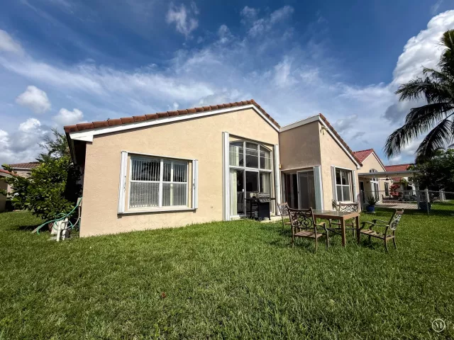 3-bedroom home for rent in Pembroke Pines - 775 NW 165th Avenue - MondialRealty
