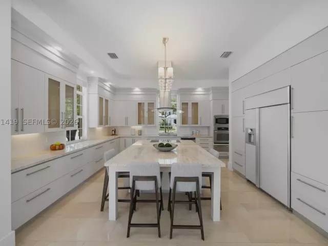 7-bedroom home for rent in Miami - 7745 SW 54th Ave - MondialRealty