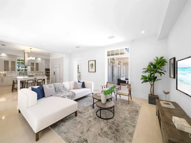 7-bedroom home for rent in Miami - 7745 SW 54th Ave - MondialRealty