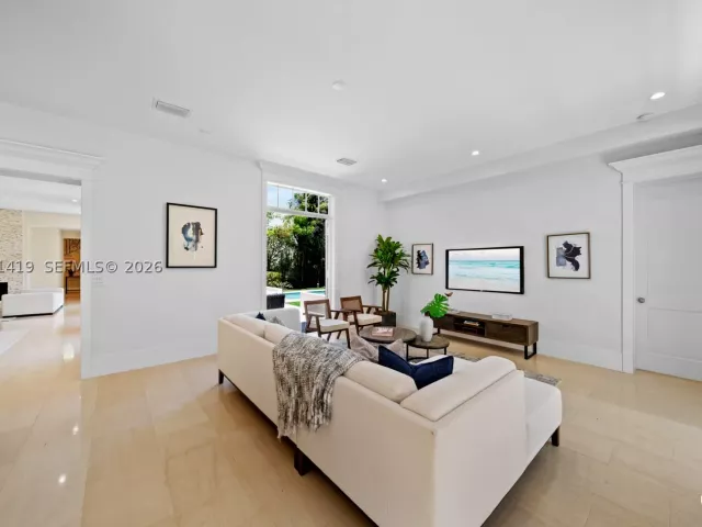 7-bedroom home for rent in Miami - 7745 SW 54th Ave - MondialRealty