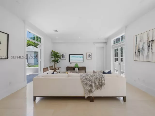 7-bedroom home for rent in Miami - 7745 SW 54th Ave - MondialRealty