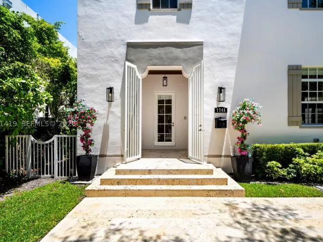 7-bedroom home for rent in Miami - 7745 SW 54th Ave - MondialRealty