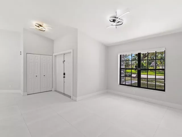 3-bedroom home for sale in Pembroke Pines - 20221 NW 8TH Street - MondialRealty
