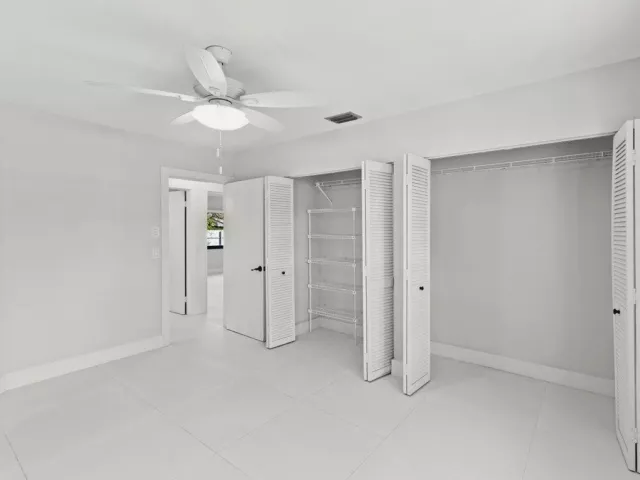 3-bedroom home for sale in Pembroke Pines - 20221 NW 8TH Street - MondialRealty