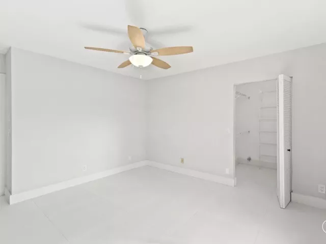 3-bedroom home for sale in Pembroke Pines - 20221 NW 8TH Street - MondialRealty