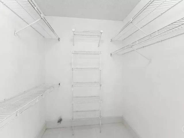 3-bedroom home for sale in Pembroke Pines - 20221 NW 8TH Street - MondialRealty
