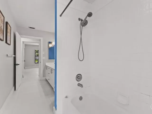 3-bedroom home for sale in Pembroke Pines - 20221 NW 8TH Street - MondialRealty