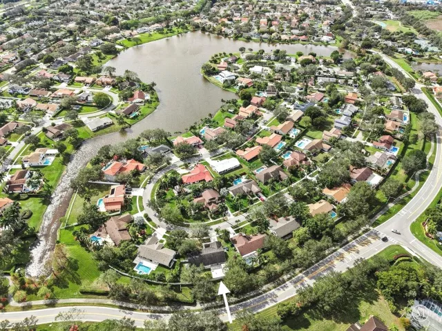 3-bedroom home for sale in Pembroke Pines - 20221 NW 8TH Street - MondialRealty