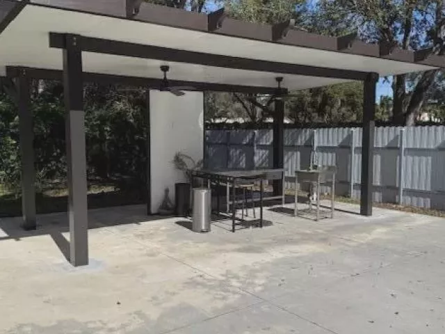 3-bedroom home for sale in Pembroke Pines - 20221 NW 8TH Street - MondialRealty