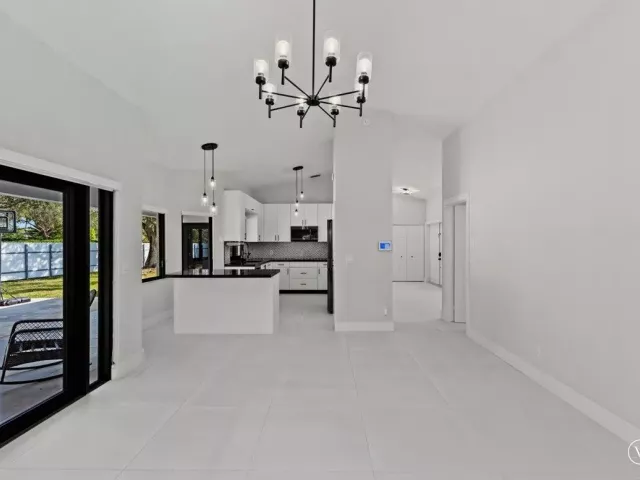 3-bedroom home for sale in Pembroke Pines - 20221 NW 8TH Street - MondialRealty