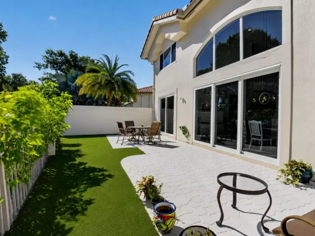 4-bedroom home for rent in Boca Raton - 5338 NW 26th Circle - MondialRealty