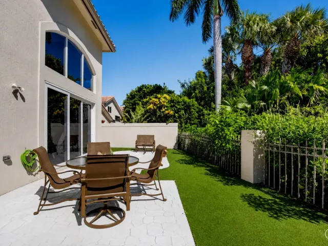 4-bedroom home for rent in Boca Raton - 5338 NW 26th Circle - MondialRealty