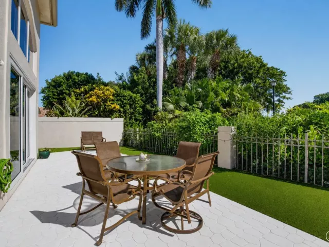 4-bedroom home for rent in Boca Raton - 5338 NW 26th Circle - MondialRealty