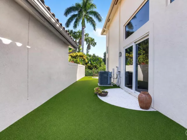 4-bedroom home for rent in Boca Raton - 5338 NW 26th Circle - MondialRealty