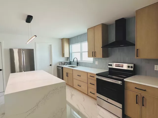 4-bedroom home for rent in Boca Raton - 214 SW 4TH Street - MondialRealty