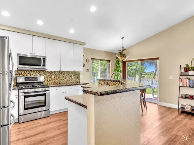 4-bedroom home for sale in Pembroke Pines - 1208 NW 144th Ter - MondialRealty