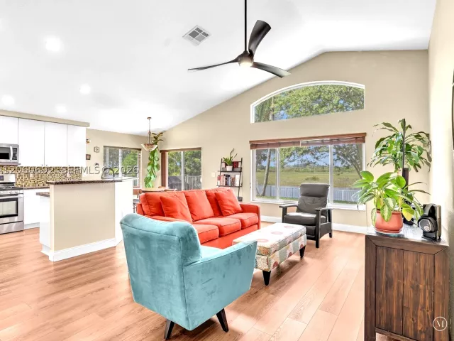 4-bedroom home for sale in Pembroke Pines - 1208 NW 144th Ter - MondialRealty