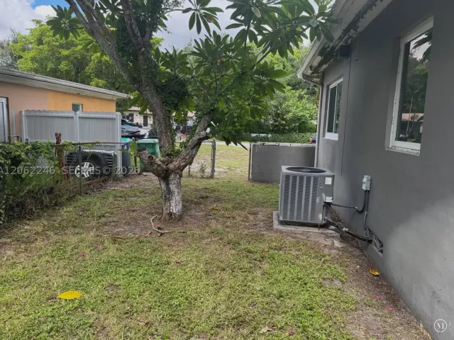 3-bedroom home for sale in Miami - 13301 NW Miami Ct - MondialRealty
