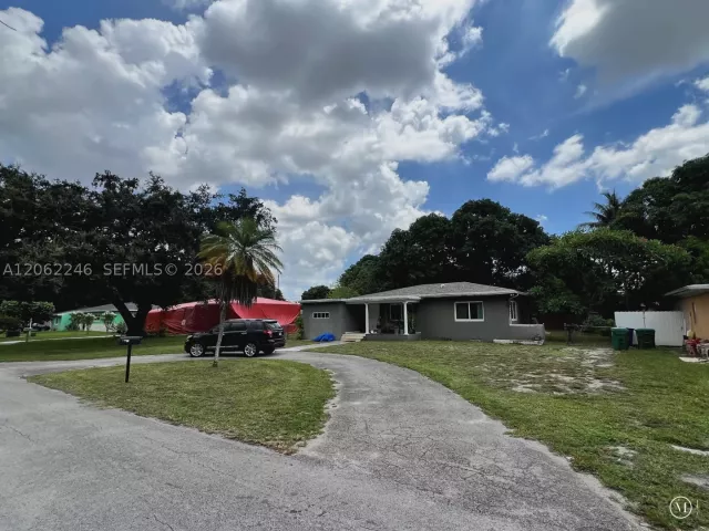 3-bedroom home for sale in Miami - 13301 NW Miami Ct - MondialRealty