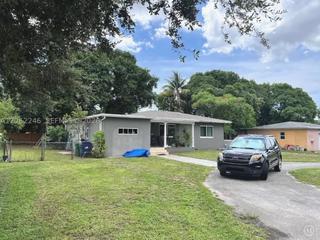 3-bedroom home for sale in Miami - 13301 NW Miami Ct - MondialRealty
