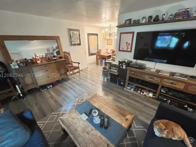 3-bedroom home for sale in Miami - 13301 NW Miami Ct - MondialRealty