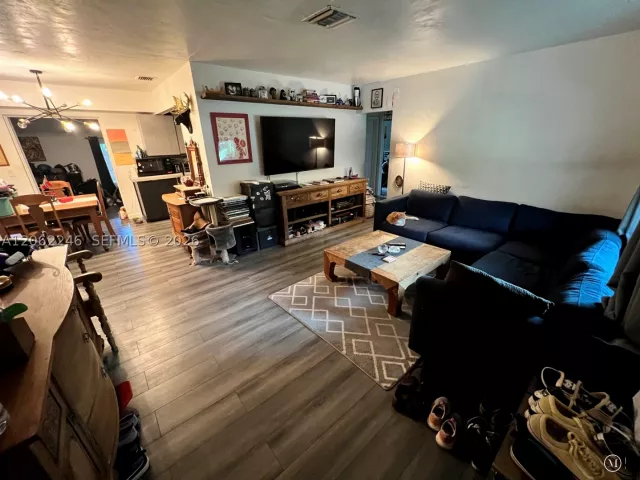 3-bedroom home for sale in Miami - 13301 NW Miami Ct - MondialRealty