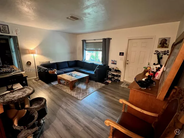 3-bedroom home for sale in Miami - 13301 NW Miami Ct - MondialRealty