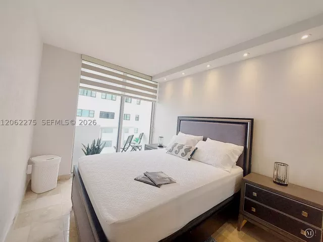 1-bedroom condo for rent in Miami Beach - 6365 Collins Ave 905 - MondialRealty