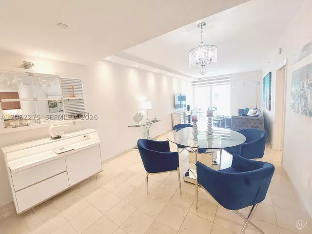 1-bedroom condo for rent in Miami Beach - 6365 Collins Ave 905 - MondialRealty