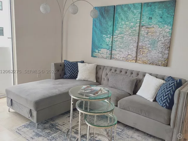 1-bedroom condo for rent in Miami Beach - 6365 Collins Ave 905 - MondialRealty