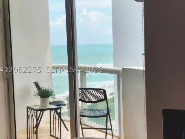 1-bedroom condo for rent in Miami Beach - 6365 Collins Ave 905 - MondialRealty