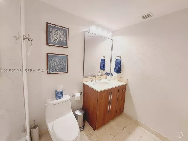 1-bedroom condo for rent in Miami Beach - 6365 Collins Ave 905 - MondialRealty