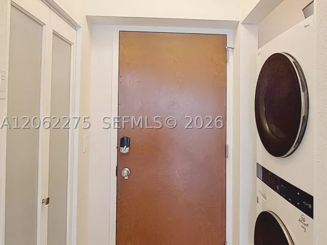 1-bedroom condo for rent in Miami Beach - 6365 Collins Ave 905 - MondialRealty