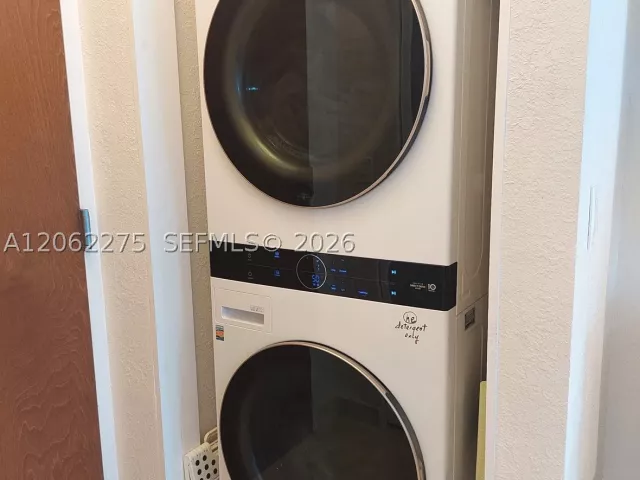 1-bedroom condo for rent in Miami Beach - 6365 Collins Ave 905 - MondialRealty