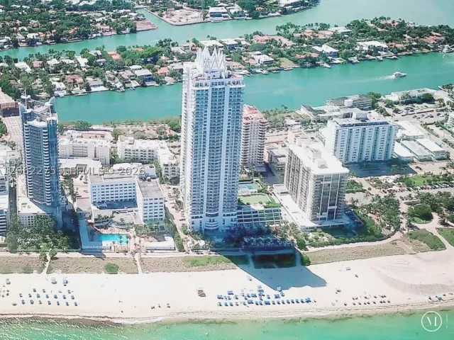 1-bedroom condo for rent in Miami Beach - 6365 Collins Ave 905 - MondialRealty