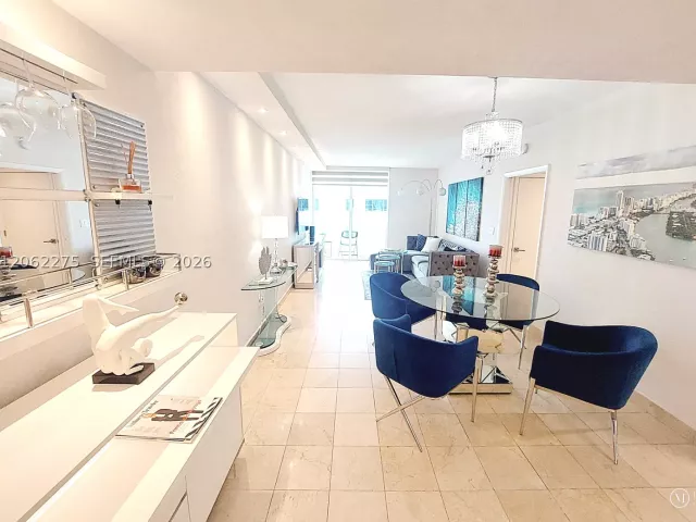 1-bedroom condo for rent in Miami Beach - 6365 Collins Ave 905 - MondialRealty
