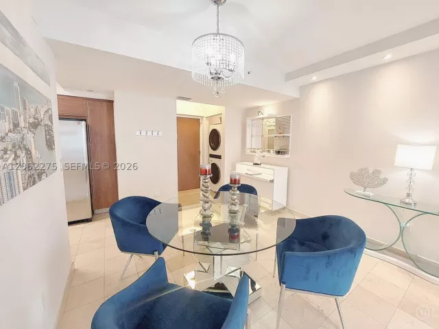 1-bedroom condo for rent in Miami Beach - 6365 Collins Ave 905 - MondialRealty