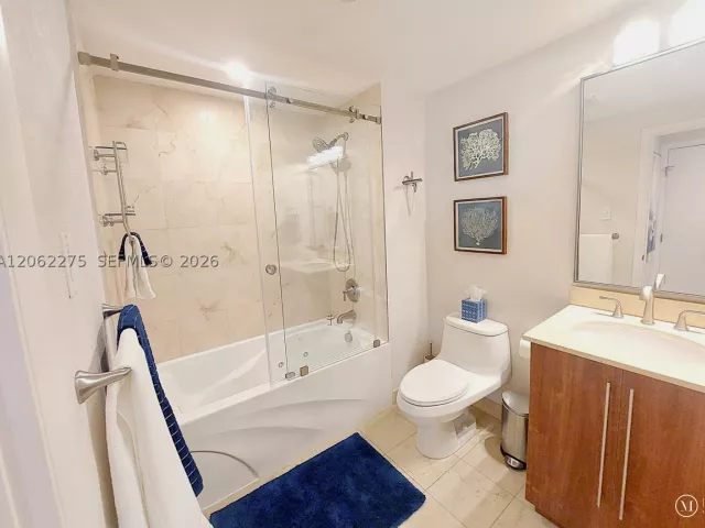 1-bedroom condo for rent in Miami Beach - 6365 Collins Ave 905 - MondialRealty