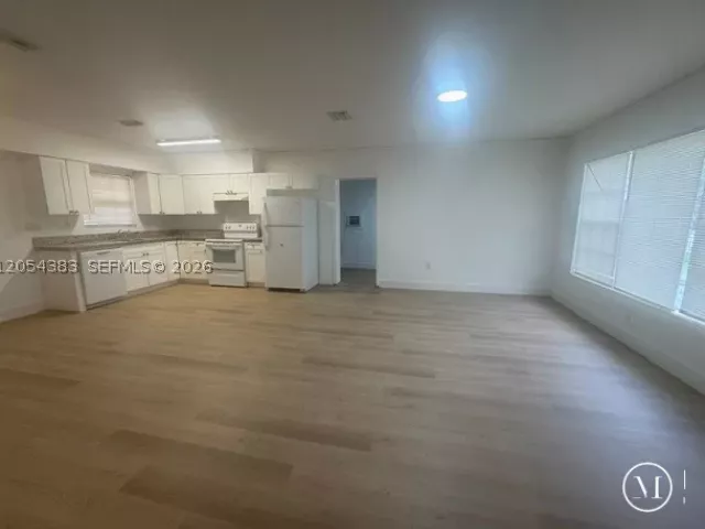 3-bedroom home for sale in North Miami Beach - 374 NE 171 Street - MondialRealty
