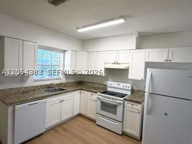 3-bedroom home for sale in North Miami Beach - 374 NE 171 Street - MondialRealty
