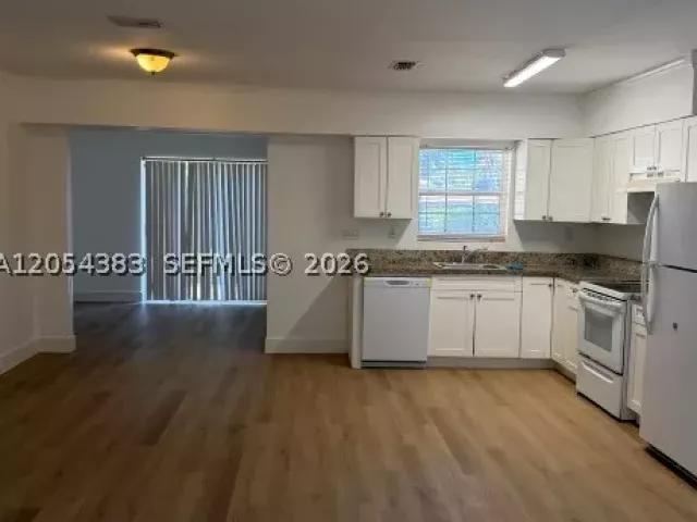 3-bedroom home for sale in North Miami Beach - 374 NE 171 Street - MondialRealty