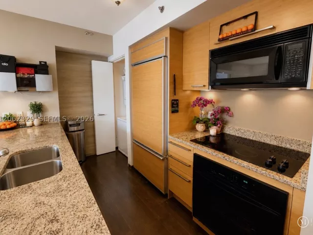 1-bedroom condo for sale in Hallandale Beach - 1830 S Ocean Dr 1405 - MondialRealty