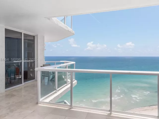 2-bedroom condo for sale in Sunny Isles Beach - 18671 Collins Ave 2903 - MondialRealty