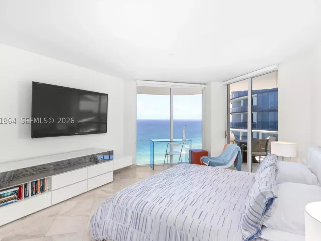 2-bedroom condo for sale in Sunny Isles Beach - 18671 Collins Ave 2903 - MondialRealty