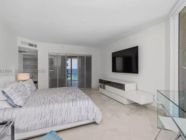 2-bedroom condo for sale in Sunny Isles Beach - 18671 Collins Ave 2903 - MondialRealty