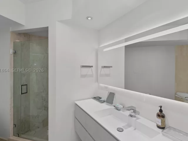 2-bedroom condo for sale in Sunny Isles Beach - 18671 Collins Ave 2903 - MondialRealty