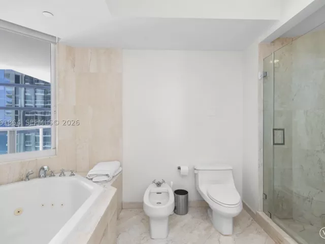 2-bedroom condo for sale in Sunny Isles Beach - 18671 Collins Ave 2903 - MondialRealty