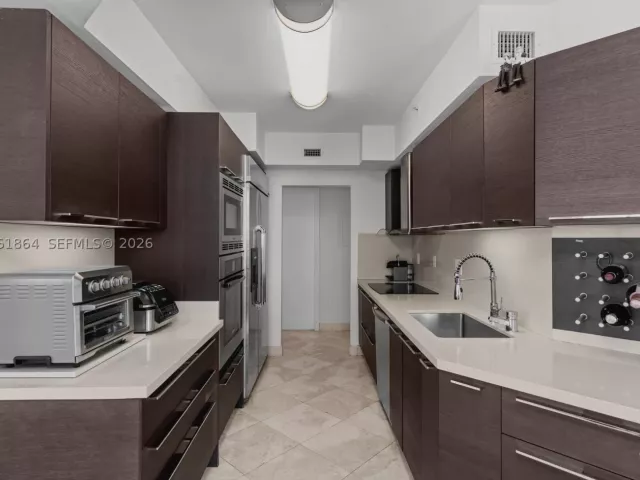 2-bedroom condo for sale in Sunny Isles Beach - 18671 Collins Ave 2903 - MondialRealty