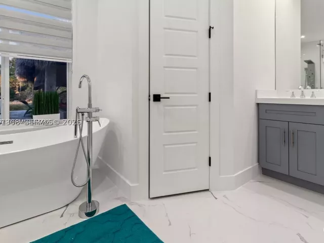 5-bedroom home for sale in Homestead - 17575 SW 280 TH ST - MondialRealty